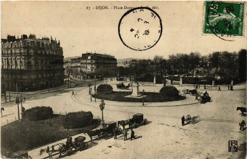 Carte postale ancienne Dijon - Place Darcy à Dijon