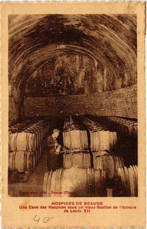 Carte postale ancienne Hospices de Beaune Une Cave des Hospices sous un vieux Bastion à Beaune
