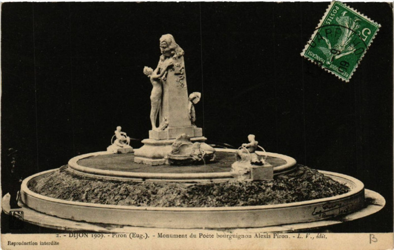 Carte postale ancienne Dijon - Monument du Poete Bourguignon Alexis Piron à Dijon