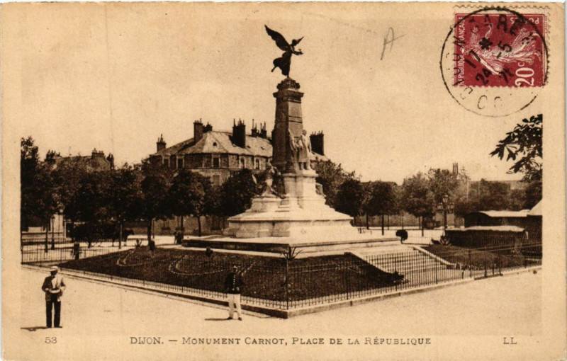 Carte postale ancienne Dijon - Monument Carnot - Place de la Republique à Dijon
