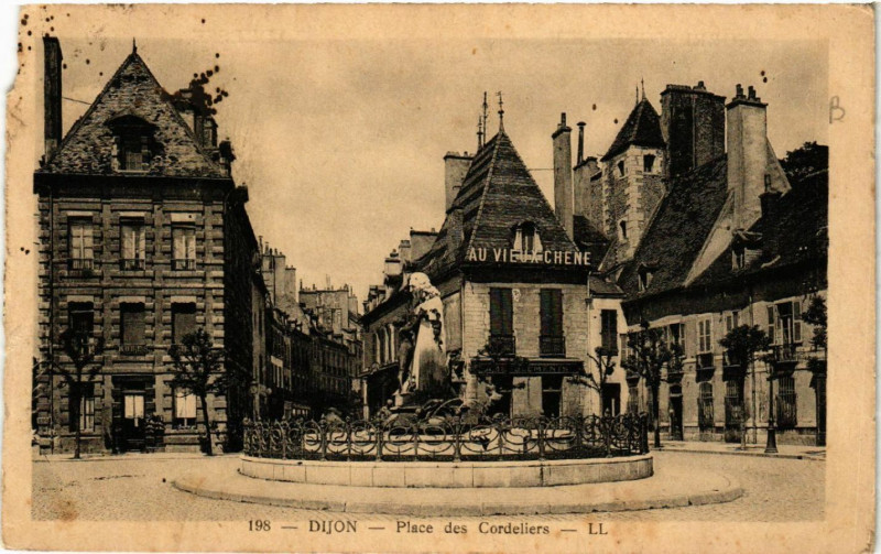 Carte postale ancienne Dijon - Place des Cordeliers à Dijon