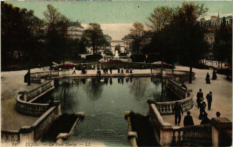 Carte postale ancienne Dijon - Le Parc Darcy à Dijon