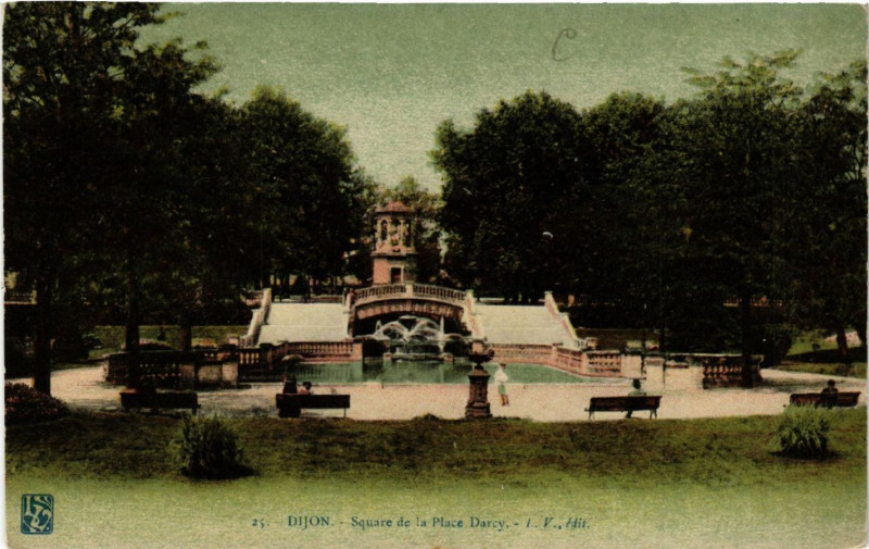 Carte postale ancienne Dijon - Square de la Place Darcy à Dijon