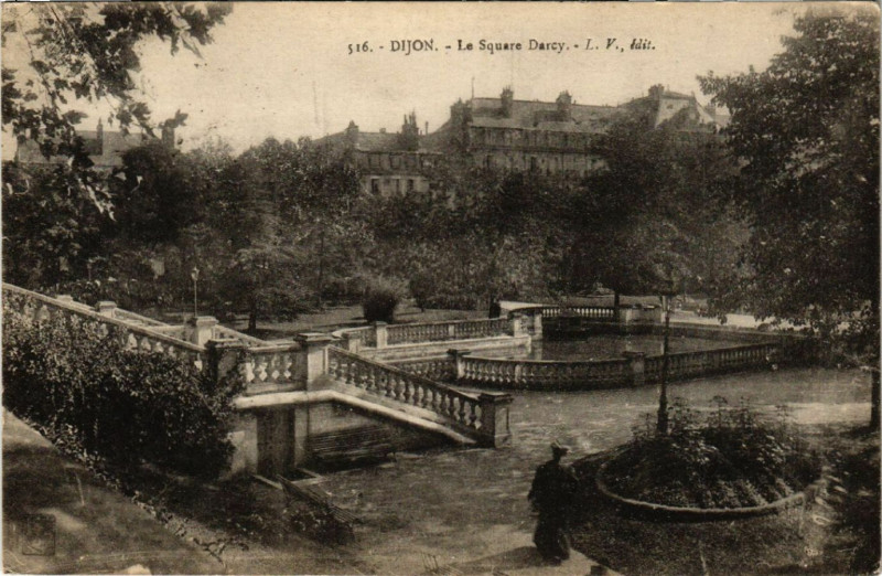 Carte postale ancienne Dijon - Le Square Darcy à Dijon