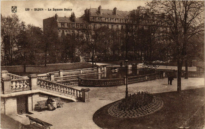Carte postale ancienne Dijon - Le Square Darcy à Dijon