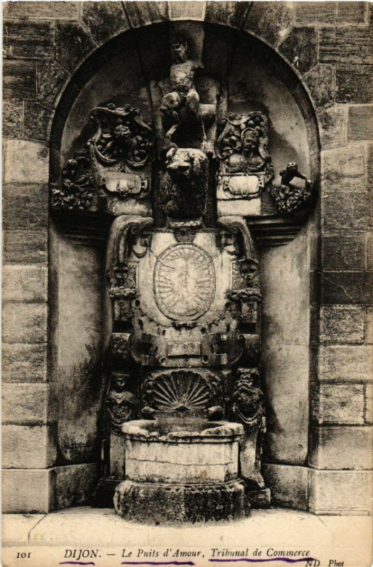 Carte postale ancienne Dijon - Le Puits d'Amour - Tribunal de Commerce à Dijon