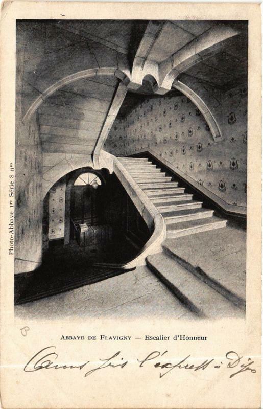 Carte postale ancienne Abbaye de Flavigny Escalier d'Honneur
