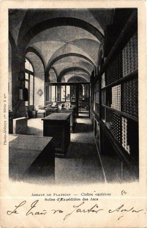 Carte postale ancienne Abbaye de Flavigny Cloitre exterieur Salles d'Expedition des Anis