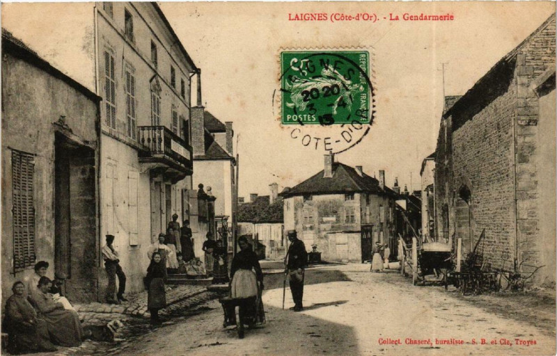Carte postale ancienne Laignes La Gendarmerie à Laignes