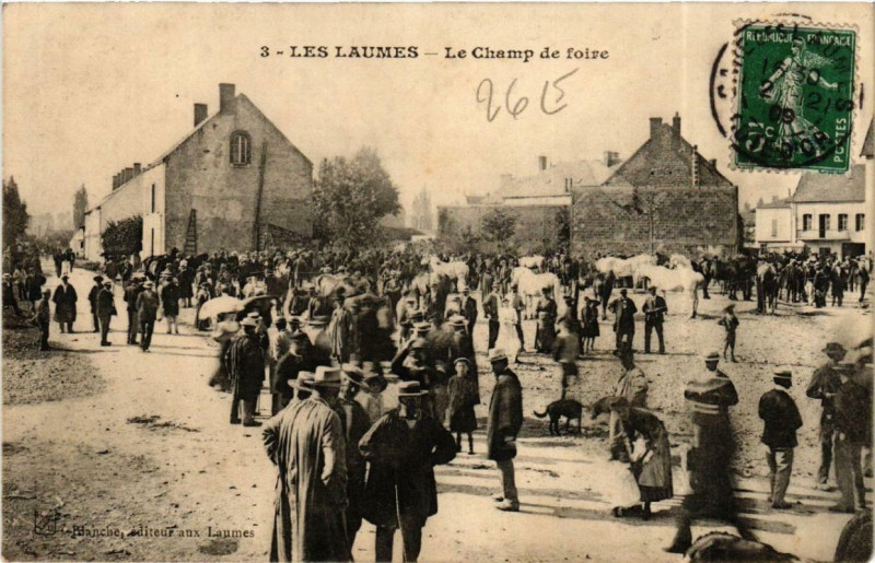 Carte postale ancienne Les Laumes Le Champ de foire