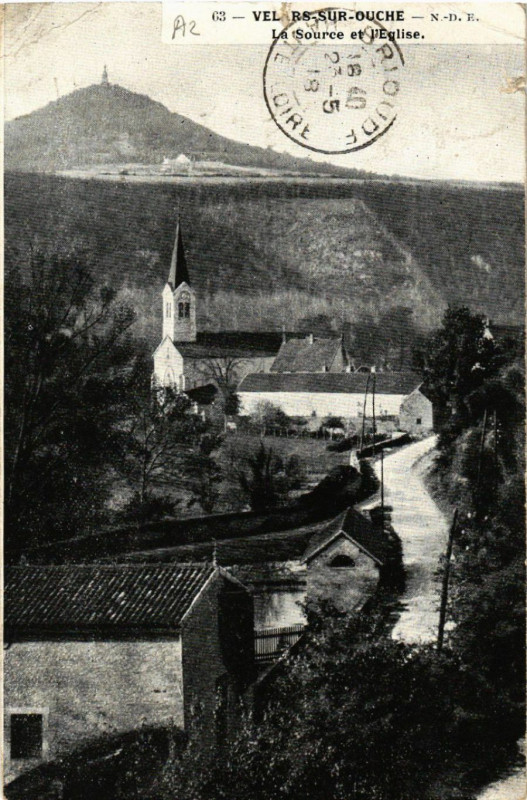 Carte postale ancienne Velars-sur-Ouche - La Source et Eglise à Velars-sur-Ouche