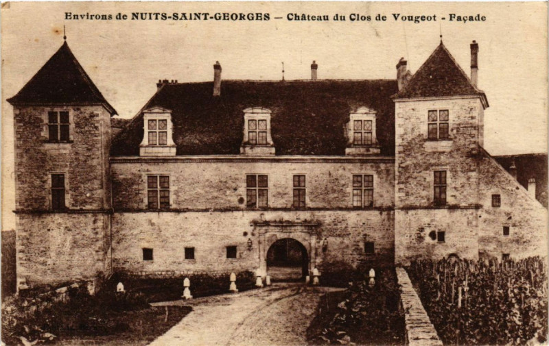 Carte postale ancienne Vougeot - Chateau du Clos de Vougeot - Facade à Vougeot