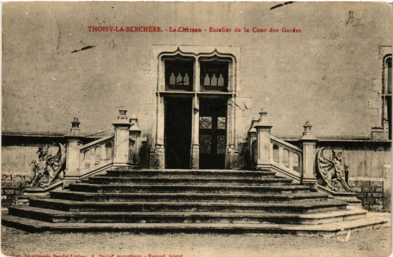 Carte postale ancienne Thoisy-la-Berchere - Le Chateau - Escalier de la Cour des Gardes à Thoisy-la-Berchère