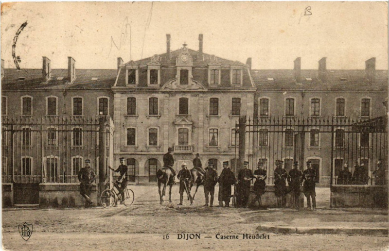 Carte postale ancienne Dijon - Caserne Heudelet à Dijon