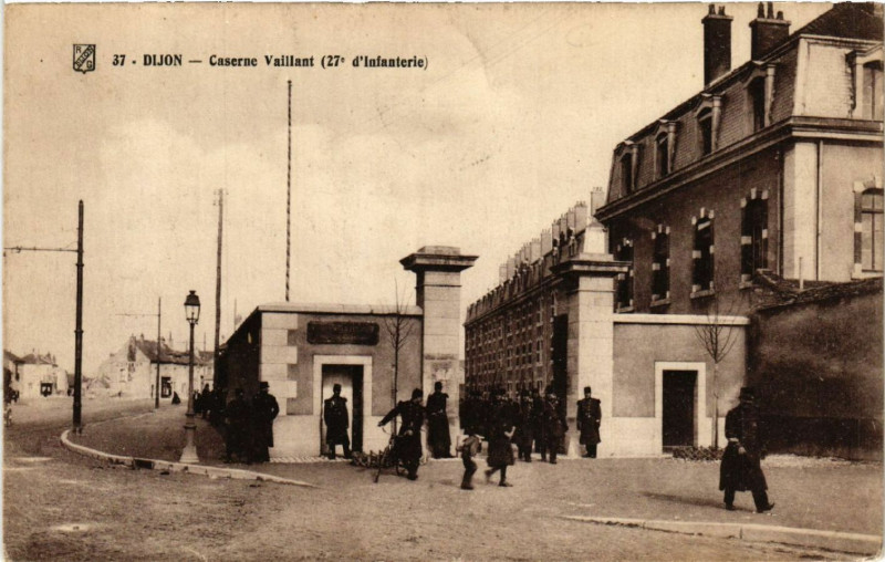 Carte postale ancienne Dijon - Caserne Vaillant - 27e d'Infanterie à Dijon