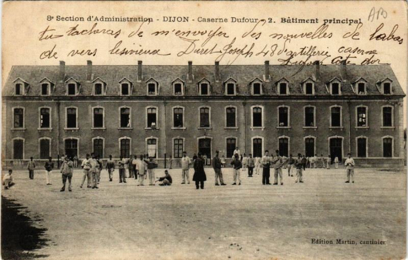 Carte postale ancienne Dijon - Caserne Dufour - Batiment Principal à Dijon