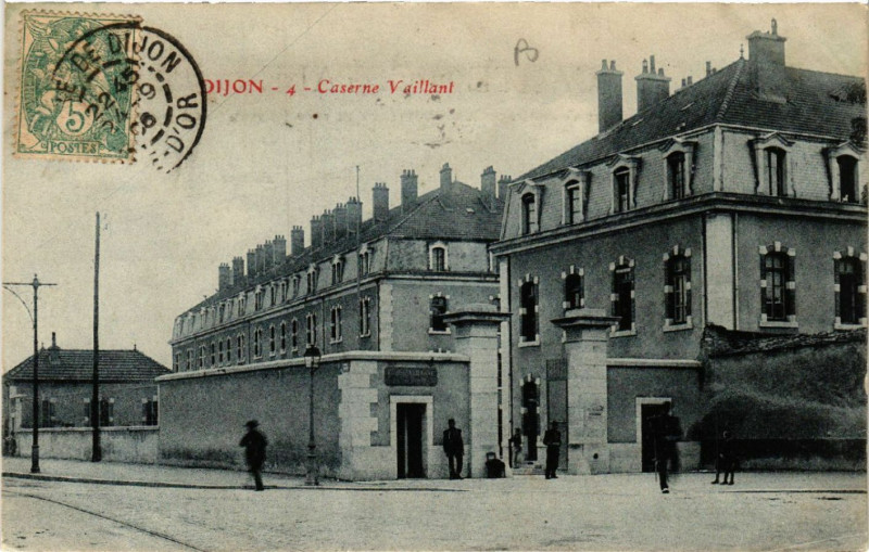 Carte postale ancienne Dijon - Caserne Vaillant à Dijon