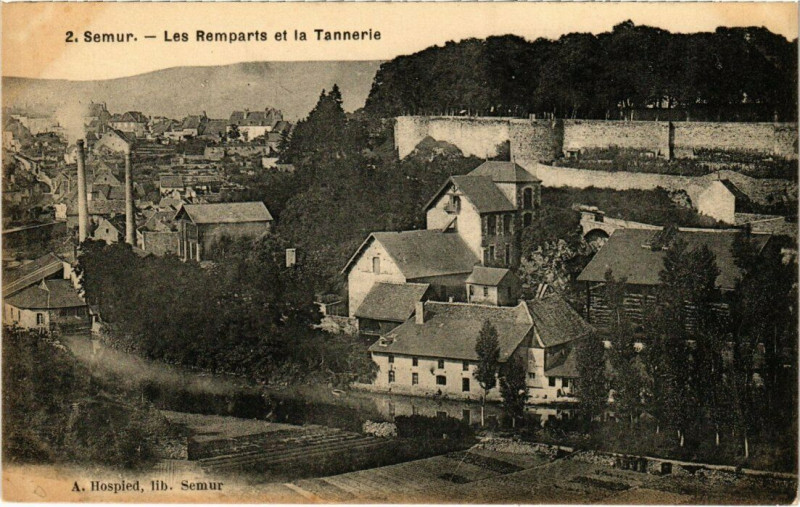 Carte postale ancienne Semur - Les Remparts et la Tannerie