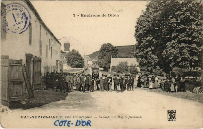 Carte postale ancienne Val-Suzon-Haut - la fanfare d'ahuy en promenade à Ahuy