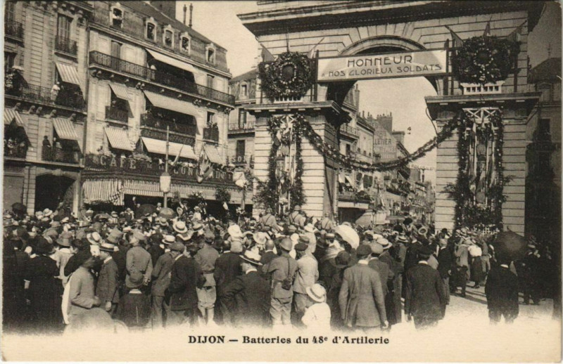 Carte postale ancienne Dijon - Batteries du 48e d'Artilerie à Dijon