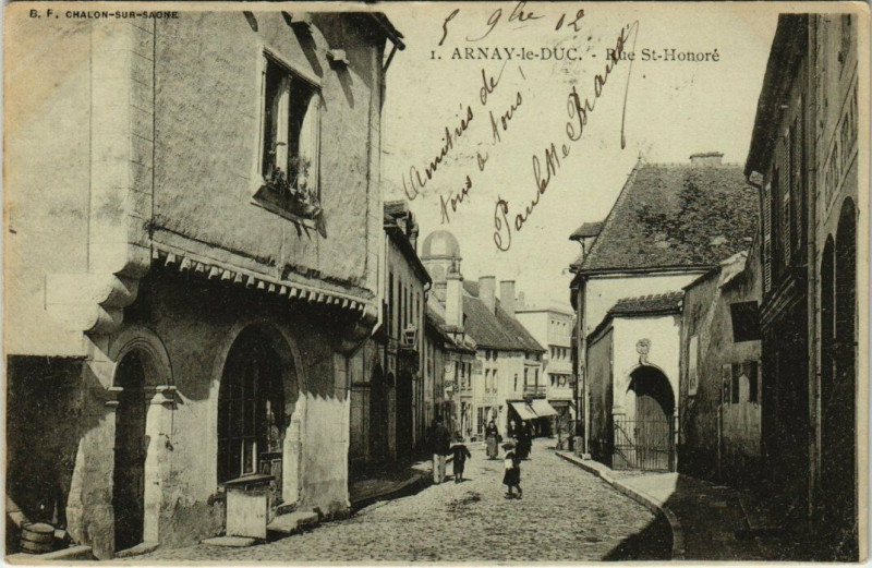 Carte postale ancienne Arnay-le-Duc - Rue Saint-Honoré à Arnay-le-Duc