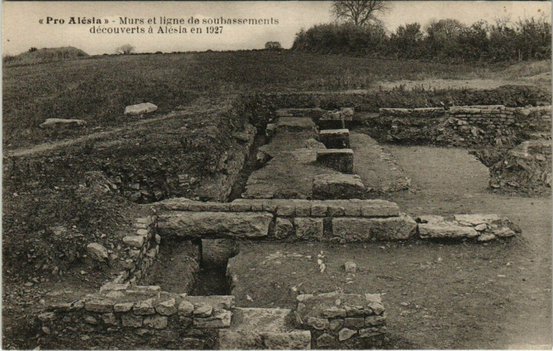 Carte postale ancienne Pro Alesia - Murs et ligne de soubasement