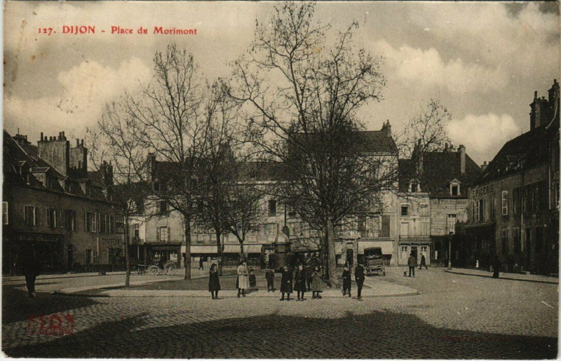 Carte postale ancienne Dijon - Place de Morimont à Dijon