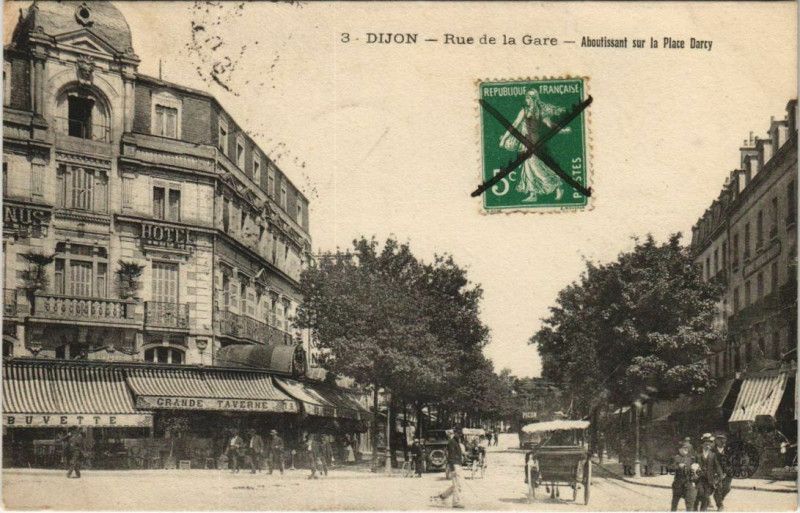 Carte postale ancienne Dijon - Rue de la Gare à Dijon