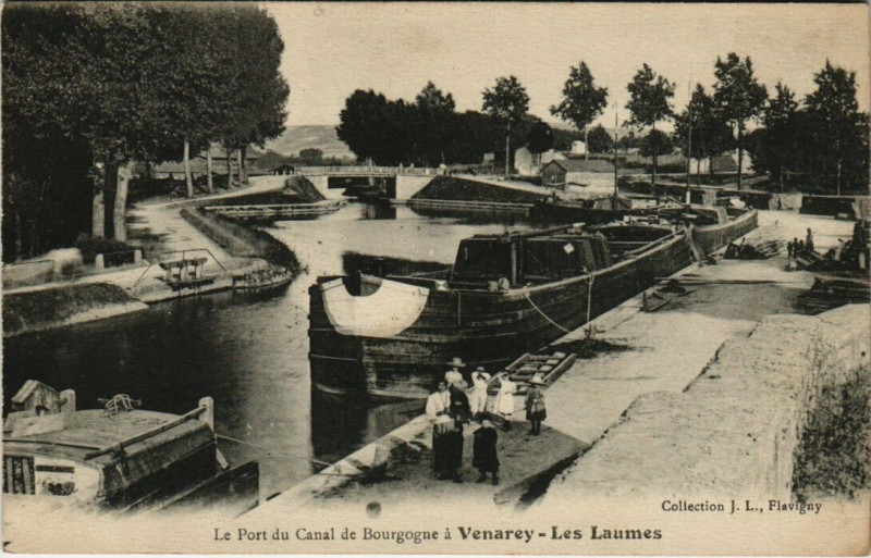 Carte postale ancienne Venarey-Les-Laumes - Le Port du Canal de Bourgogne à Venarey-les-Laumes