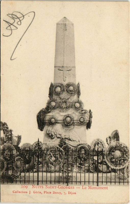 Carte postale ancienne Nuits-Saint-Georges - Le Monument à Nuits-Saint-Georges