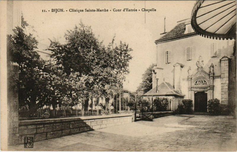 Carte postale ancienne Dijon Cliniqe Sainte-Marthe à Dijon