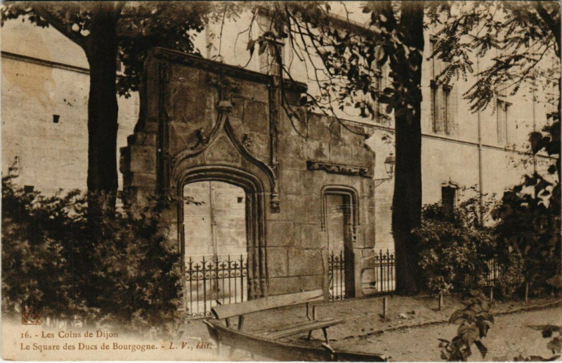 Carte postale ancienne Les Coins de Dijon Sqaure des Ducs de Burgogne à Dijon