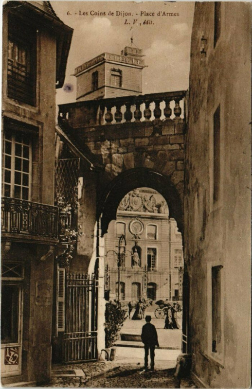 Carte postale ancienne Les Coins de Dijon - Place d'Armes à Dijon