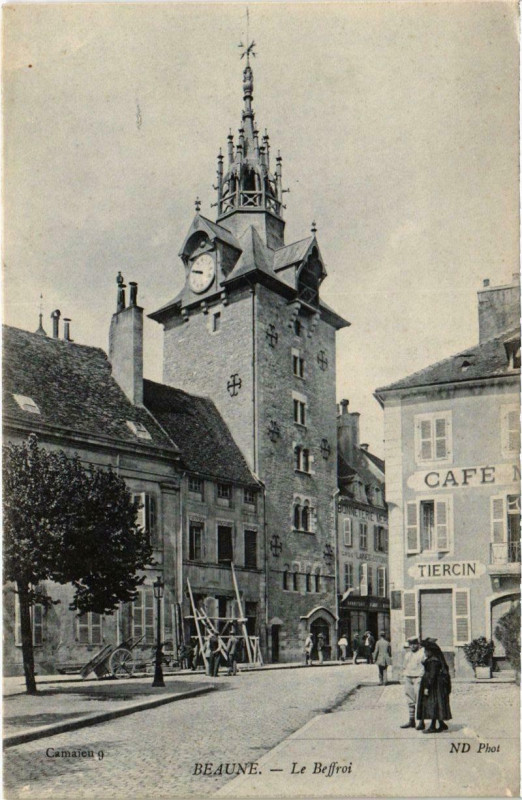 Carte postale ancienne Beaune - Le Beffroi à Beaune