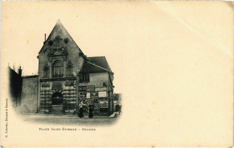 Carte postale ancienne Place Saint-Etienne - Beaune à Beaune
