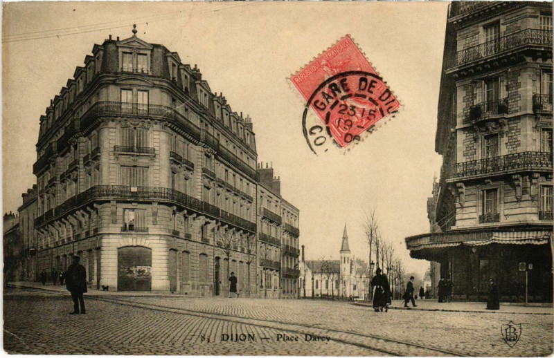 Carte postale ancienne Dijon - Place Darey à Dijon