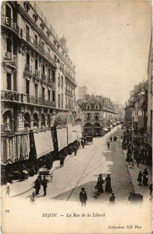 Carte postale ancienne Dijon - La Rue de la Liberte à Dijon