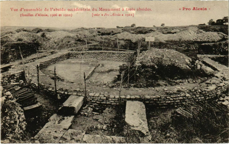 Carte postale ancienne Vue d'ensemble de l'abside occidentale du Monument a trois absides