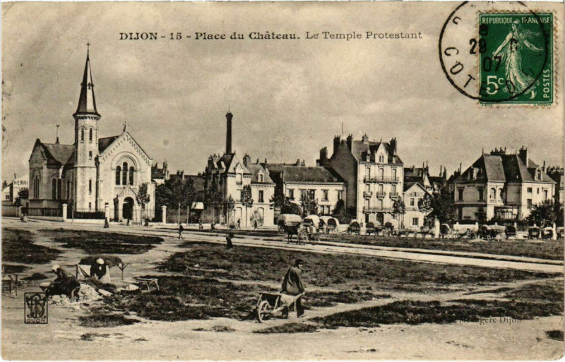 Carte postale ancienne Dijon - Place du Chateau - Le Temple Protestant à Dijon