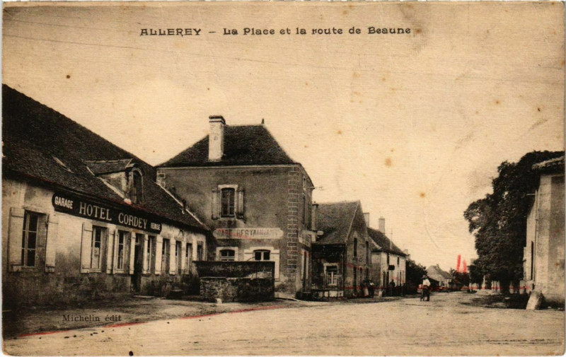 Carte postale ancienne Allery - La Place et la route de Beaune à Beaune