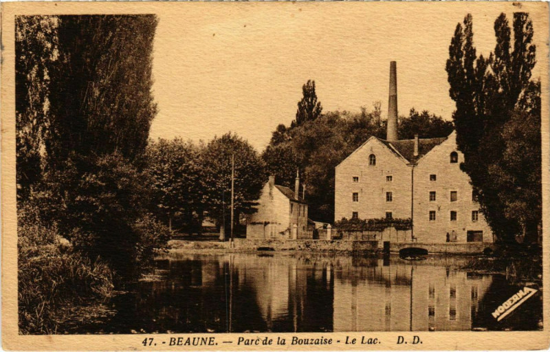 Carte postale ancienne Beaune - Parc de la Bouzaise - Le Lac à Beaune