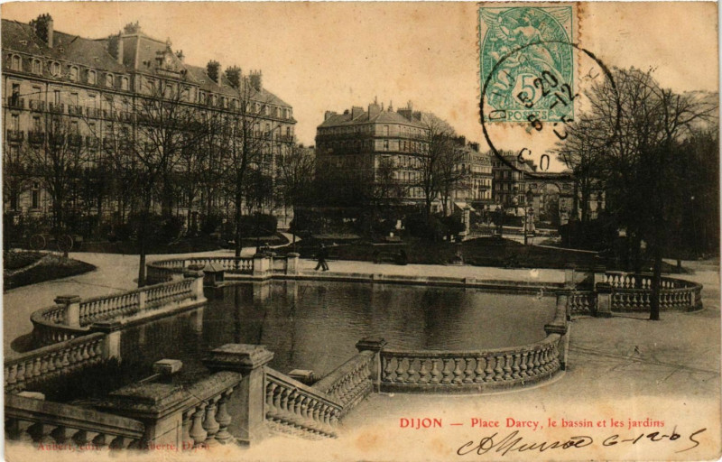 Carte postale ancienne Dijon Place Darcy le bassin les jardins à Dijon