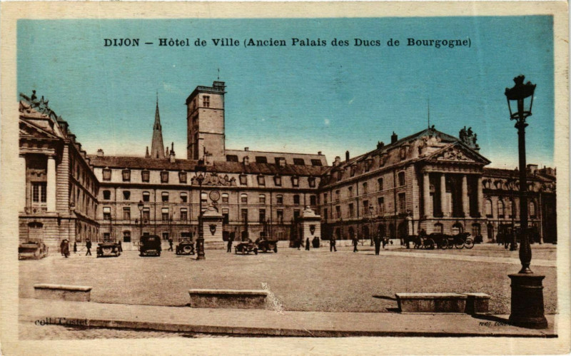 Carte postale ancienne Dijon Hotel de Ville Ancien Palais des Ducs à Dijon