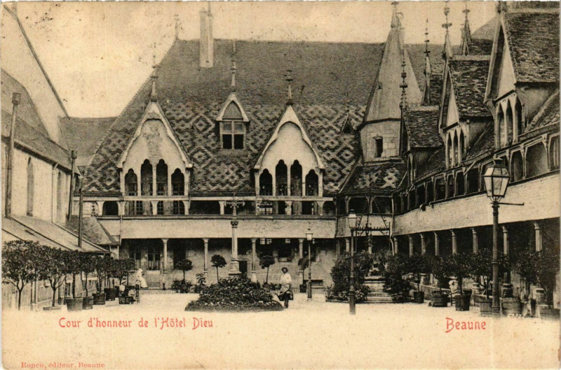 Carte postale ancienne Beaune Cour d'honneur de l'Hotel Dieu à Beaune