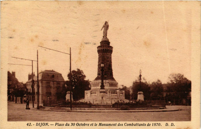 Carte postale ancienne Dijon Place du 30 Octobre et Monument à Dijon