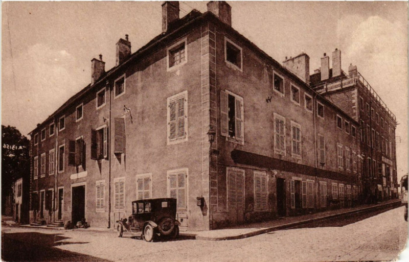 Carte postale ancienne Seurre (C.-d'Or) - L'ancien Hotel du Chateau Rouge à Seurre