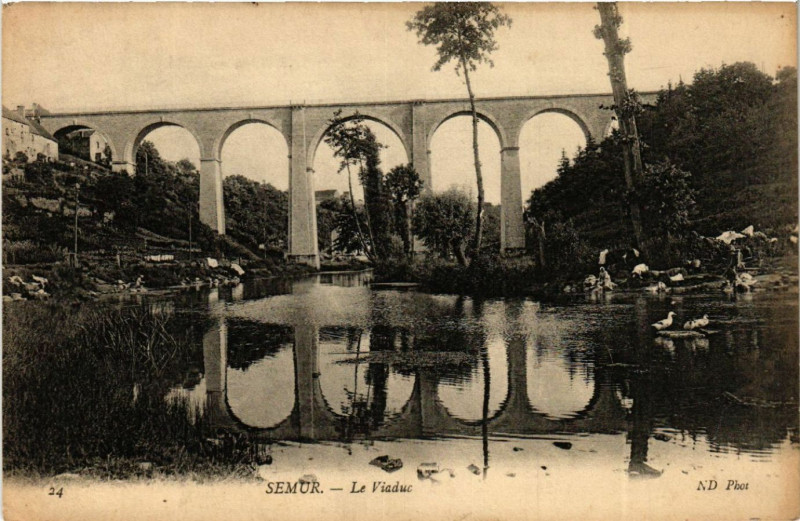 Carte postale ancienne Semur - Le Viaduc