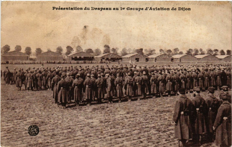 Carte postale ancienne Présentation du Drapeau 1er Groupe d'Aviation de Dijon à Dijon