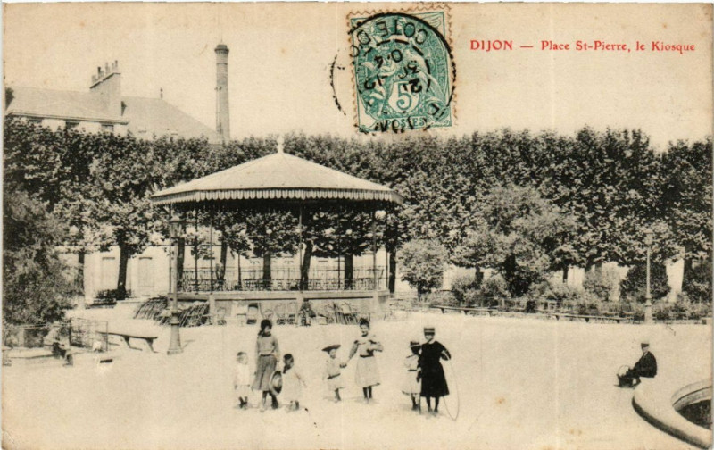 Carte postale ancienne Dijon - Place Saint-Pierre , le Kiosque à Dijon