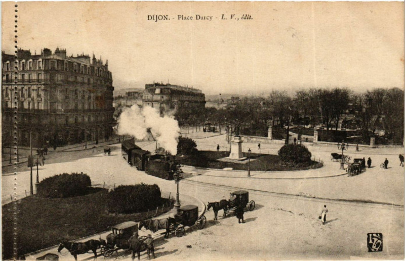 Carte postale ancienne Dijon - Place Darcy à Dijon
